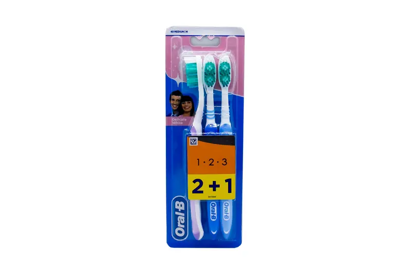 Oral-B Delicate White Medium 40 T.Brush (2+1) Off