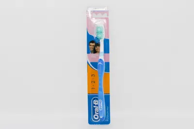 Oral-B Delicate White Medium 40 T.Brush