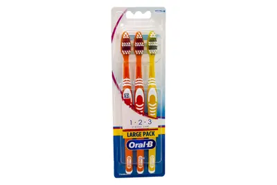 Oral-B Classic Medium T.Brush (2+1) Off